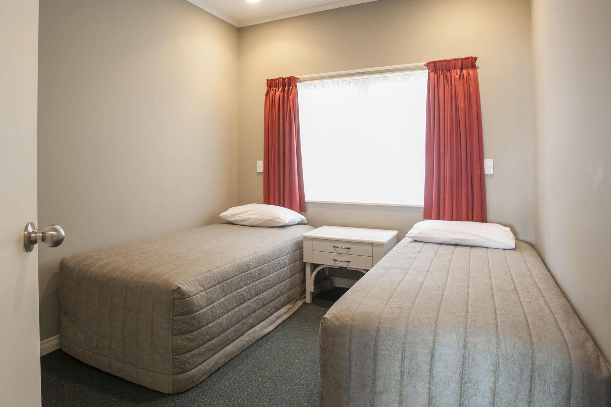 Cornwall Motor Lodge Palmerston North Buitenkant foto